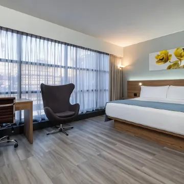 Wingate by Wyndham Long Island City Отели рядом с достопримечательностью «Фрик-коллекшн»