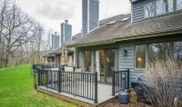 A Galena Territory townhome near amenities, sleeps 6