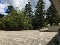 High Mountains Motor Inn - Parking