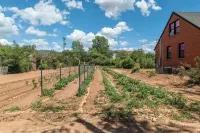 Close to historic downtown Cedar City, SUU, and the Shakespeare Festival.