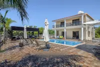Impressive Villa Exclusive Sea Caves Walk to Taverns Sleeps 11 (Ref 507)