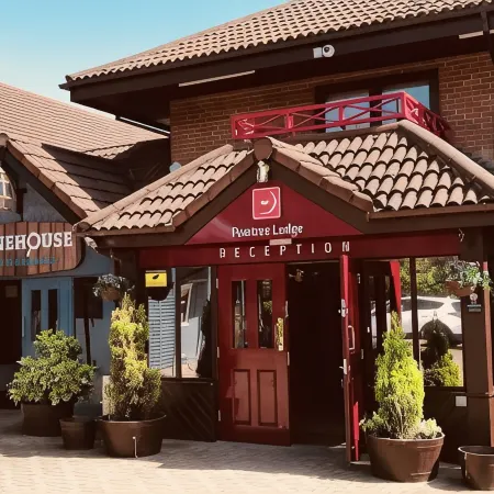 Peartree Lodge Waterside Отели рядом с достопримечательностью «Железнодорожный вокзал Блетчли»