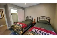 Rustic/Modern Open Concept Spacious 3br-Walk to Beach,  level 2 tesla charger
