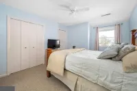 Lakeside Condo with water views minutes to Fenwick Island and Ocean City