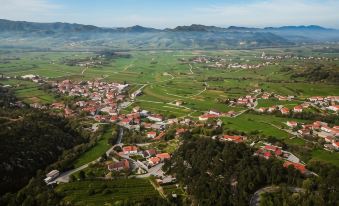 Theodosius Forest Village - Glamping in Vipava Valley