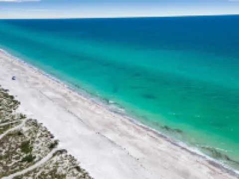 Turtle Walk - Walk to Gorgeous Beach! WALK to 12 different Restaurants! Hoteles en Longboat Key