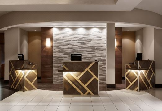 1. 엠버시 스위트 ..