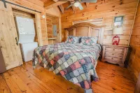 Hunter's Hideaway 2 Bedroom Cabin by RedAwning
