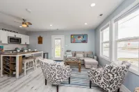Close to Arts District and Local Dining - Bright Inviting Haven Hotels in Michigan City