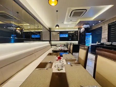 Hotel Kc Inn Ajmer Отели рядом с достопримечательностью «Кваджа Гариб Навас Дарга Шариф»