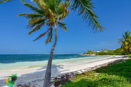 Lord Nelson Hotel & Residences Отели в г. Osbourn