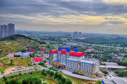 Holi Afiniti Themed Suites