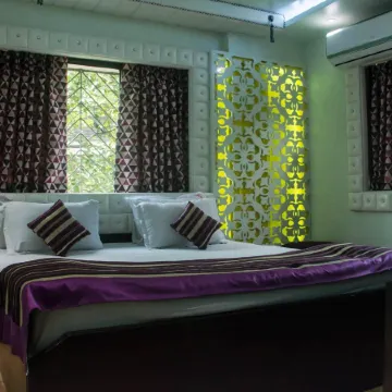 Ashreen Guest House Отели рядом с достопримечательностью «Мост Хора»
