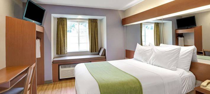 Microtel Inn & Suites by Wyndham Cherokee Hotel di Swain County