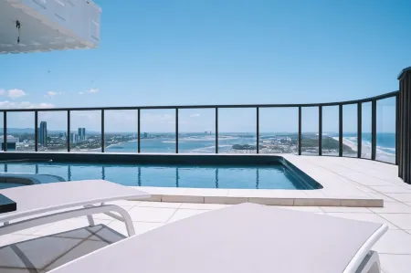 De Ville Apartments Отели рядом с достопримечательностью «Мейн Бич»