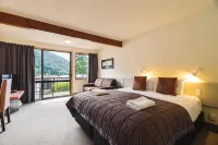 Hawea Hotel Hotels near Longview Drive Playground