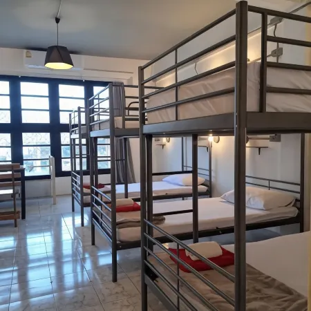 8 Sleeper Street Guesthouse