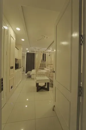 Myst Luxury Stays Отели в г. Мохали