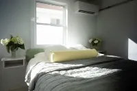 1bd Condo Ground Fl,  Pool view,1.5blk to beach, walk to dine/bars,putting green