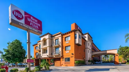 Best Western Plus la Mesa San Diego Отели рядом с достопримечательностью «Dr J's Elegant Reflections Med Spa»