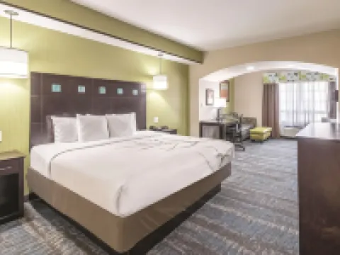 La Quinta Inn & Suites by Wyndham Dallas Grand Prairie South Hotels in Grand Prairie