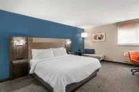 Holiday Inn Express GREENCASTLE by IHG - parking