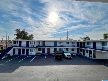 Del Aire Inn