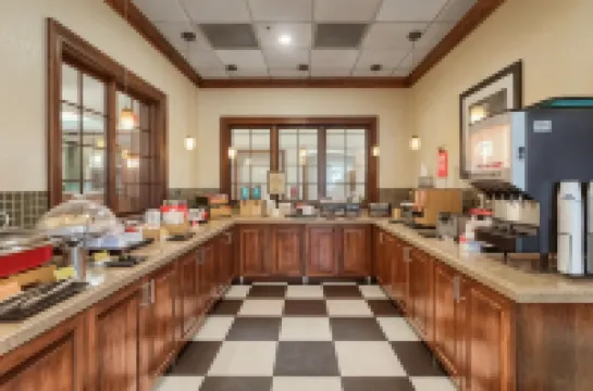 路易斯威爾東北歡朋酒店 路易維爾酒店