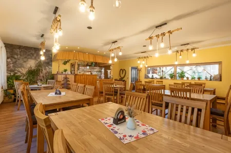 Kräuterbaude Отели в г. Зебниц