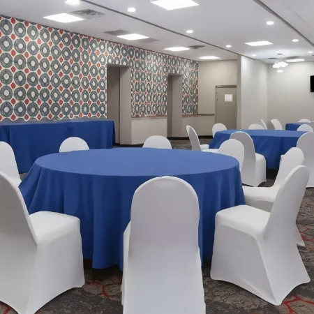 Ramada by Wyndham Hartford North / Bradley Airport