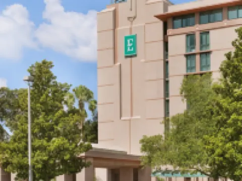 เอ็มบาสซีสวีทส์ บายฮิลตัน แทมปา USF ใกล้บุชการ์เด้นส์ โรงแรมในแทมปา