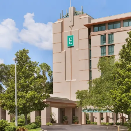 Embassy Suites by Hilton Tampa USF Near Busch Gardens Отели в г. Юниверсити