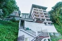 The Golden Retreat Hotel in Pelling - Mountain view