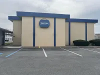 Travelodge by Wyndham Carlisle North - parking