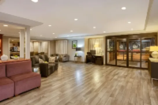 La Quinta Inn & Suites by Wyndham Cleveland Macedonia