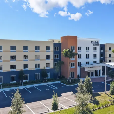 Fairfield Inn & Suites Deerfield Beach Boca Raton Отели рядом с достопримечательностью «Парк Дирфилд Айленд»