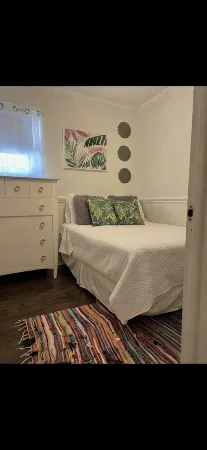 Chic quite cul-de-sac seconds from all major hywys and Emmaus tri-angle