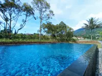 Lenirra Villa & Resto Hotels in Cijeruk