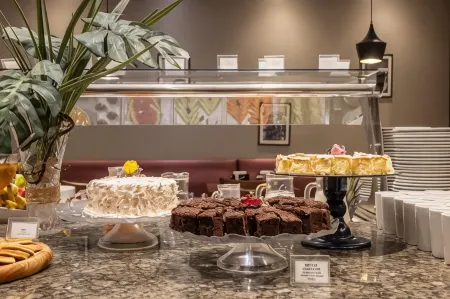 Blue Tree Towers Millenium Porto Alegre Отели рядом с достопримечательностью «Public Library»