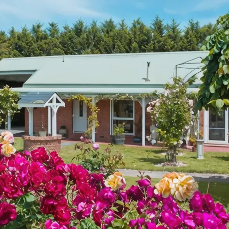 Lakeside Cottage Luxury B&B