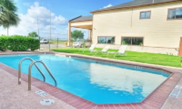 Lone Star Inn and Suites Victoria