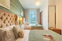 Manzil - Spacious 3B Villa w/ Burj & Fountain View Hotels in 