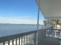 MANATEE COTTAGE:  Gulf Front 2-bedroom house Hotels in Hudson