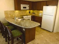 Luana Waikiki Hotel & Suites Hotels near برج ألوها