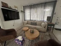 Newly renovated home near Hard Rock Stadium and major highways! - Country Houses
