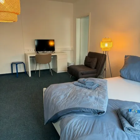 Große Monteurs-/handwerker-wohnung mit 4 Großen Doppelzimmern