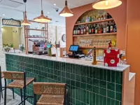 Bloom Hostel Bar & Garden