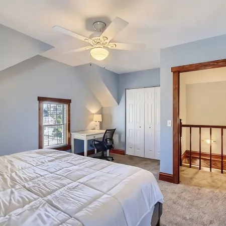 Beautiful Roscoe Village/Hamlin Park 4 bed 3 bath.