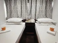 FOUR SEASONS HOSTEL Hotels near أوشن تيرمينال