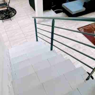 La Siesta Abidjan-Charming 2-bedroom Split-Mezzanine level apartment; WiFi-AC. Others
